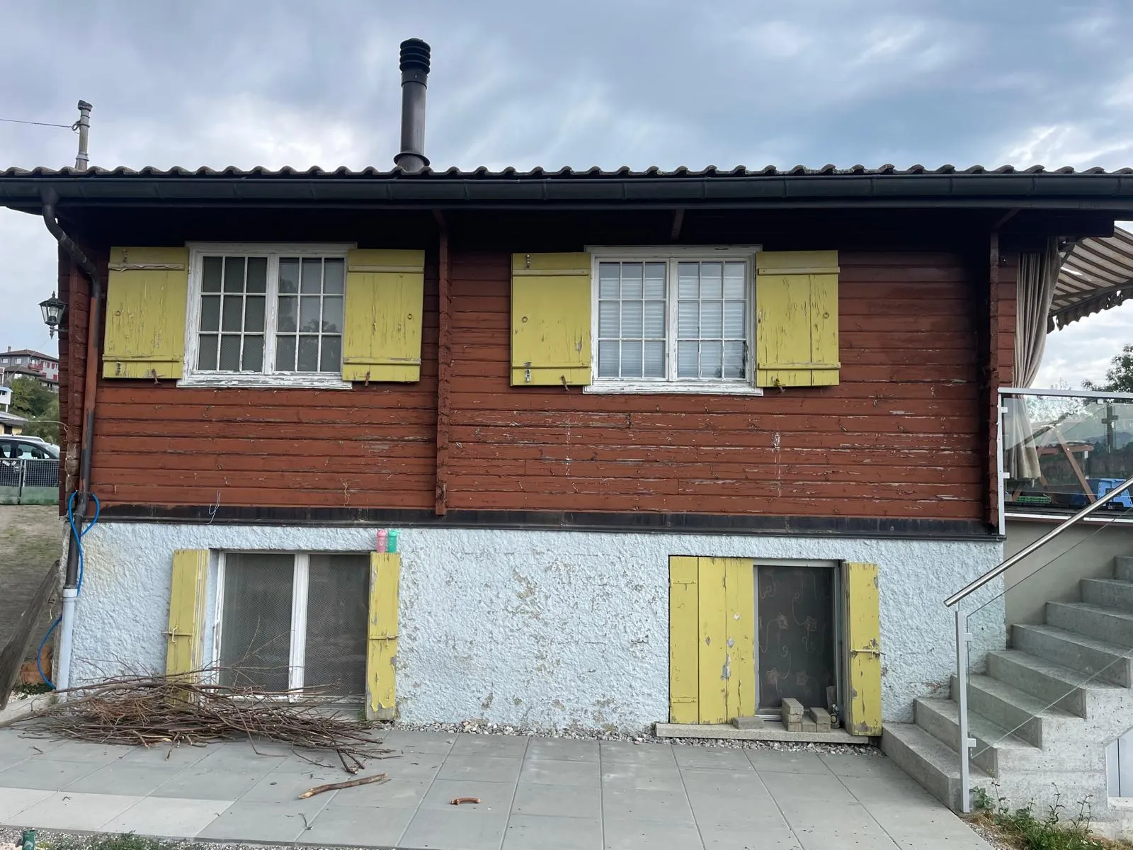 Rénovation des façades en bois à Fribourg, avant travaux