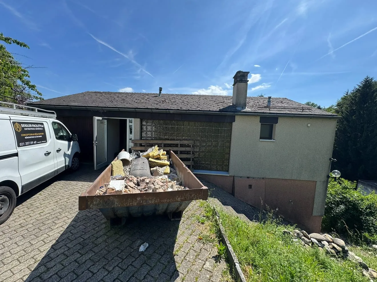 Rénovation complète de l'enveloppe extérieure d'une villa à Jongny, avant travaux
