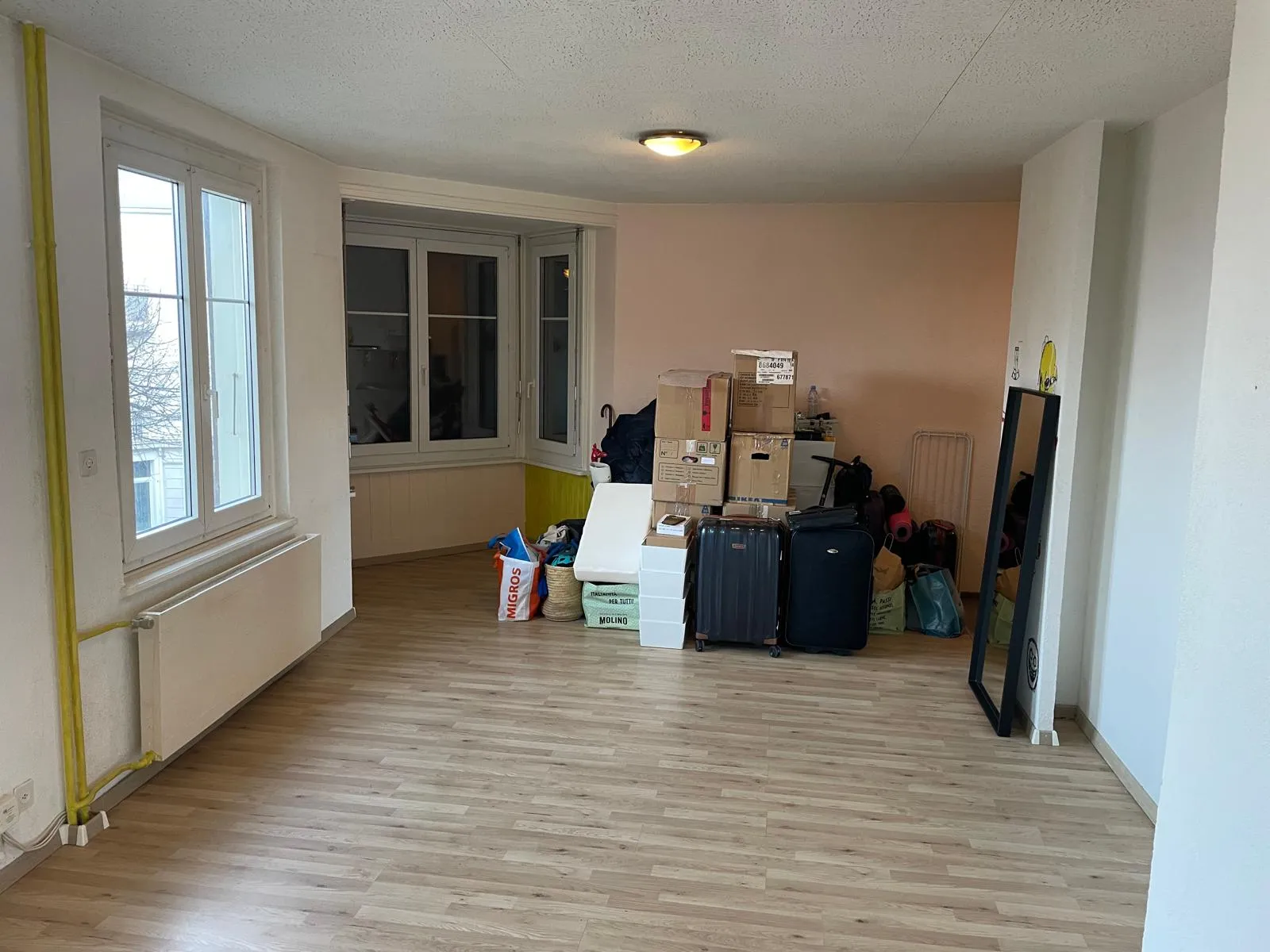 Rénovation complète à Glion : le salon, avant travaux