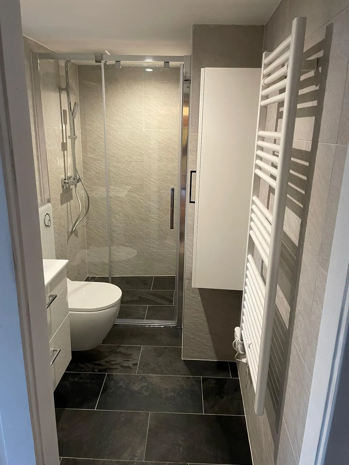 Rénovation complète d'une salle de bain à Salvan, après travaux